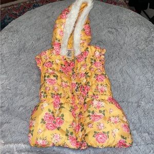 Girls floral puffer vest size 6